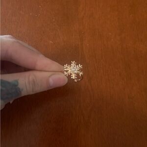 Elegant Gold Snowflake Ring
